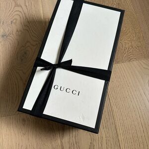 Gucci Men's Sandals in Black and White